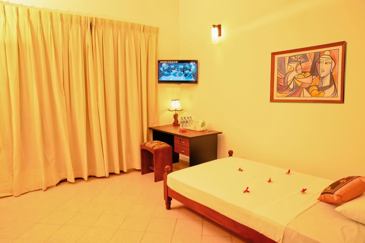 Prince Beach Hotel ベントータ エクステリア 写真
